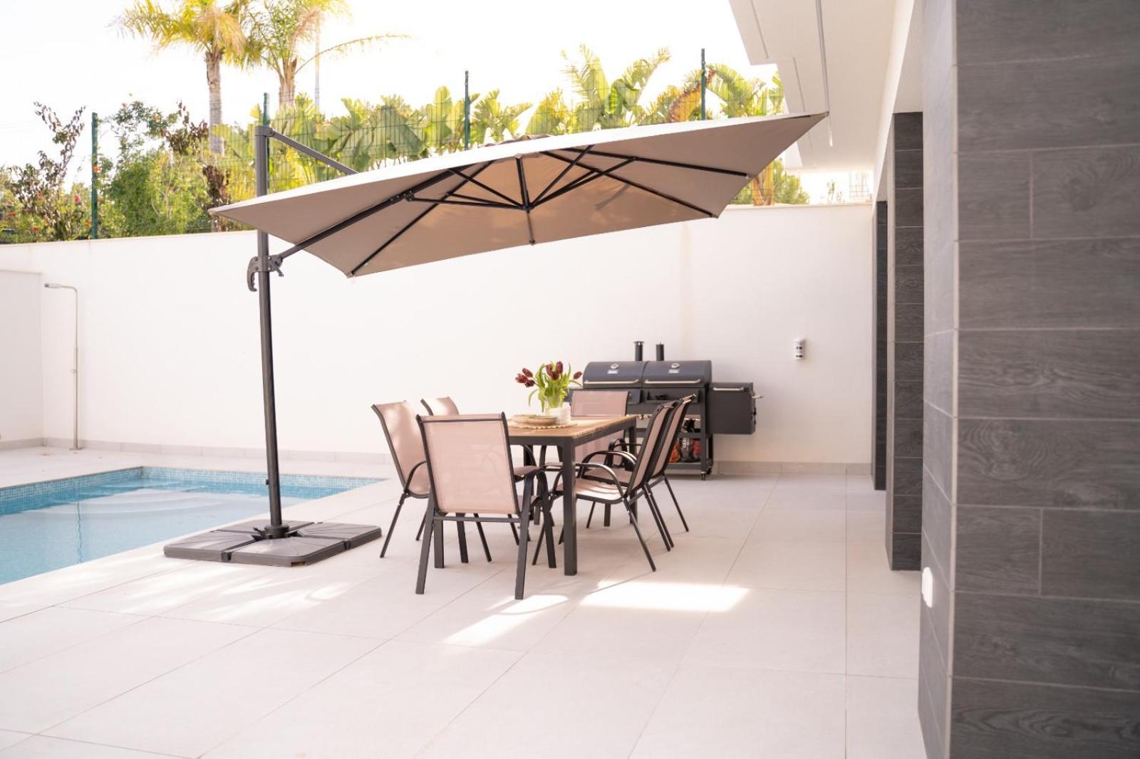 Amberes Apartment, A Stylish Villa's Independent Downstairs With Private Swimming Pool And Terrace